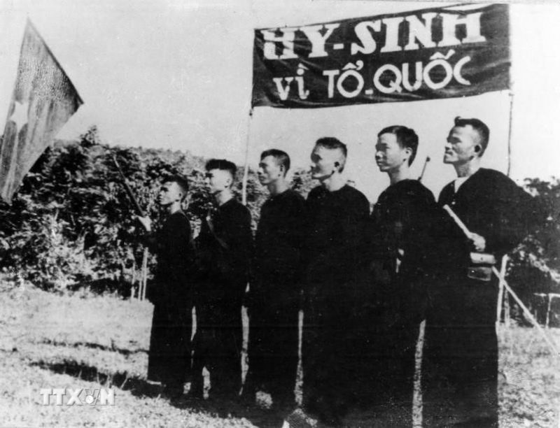 Đội du kích Ba Tơ thành lập ngày 14/3/1945 sau ngày khởi nghĩa Ba Tơ (Quảng Ngãi) nổ ra và giành thắng lợi (11/3/1945), thành lập chính quyền cách mạng của nhân dân, là lực lượng nòng cốt, trực tiếp tham gia chiến đấu trong tổng khởi nghĩa ở miền Trung, góp phần vào thắng lợi Cách mạng tháng Tám năm 1945. (Ảnh: Tư liệu TTXVN)