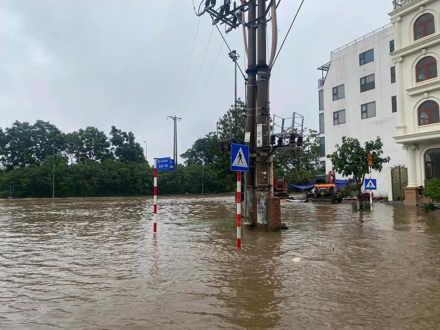 Ngã ba Đại lộ Thăng Long, đoạn rẽ vào đường Lê Trọng Tấn đi Thiên đường Bảo Sơn.