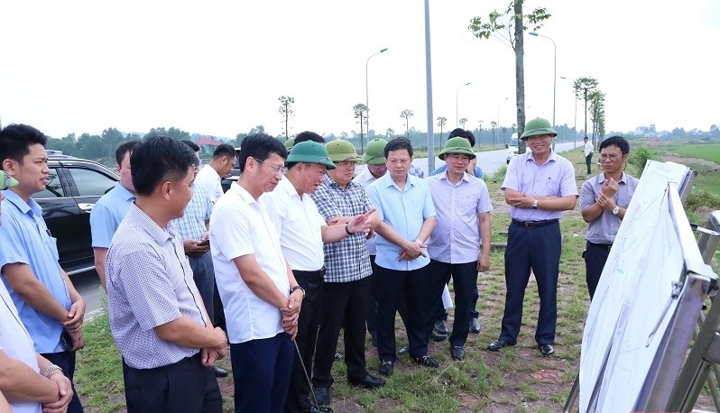 Đoàn công tác cho ý kiến về việc đề xuất vị trí quy hoạch kho dự trữ quốc gia đối với dầu thô và kho dự trữ LNG.