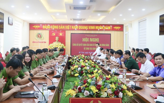 Toàn cảnh hội nghị.