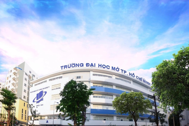 Trường đại học Mở TP.HCM sẽ trao hơn 300 suất học bổng với tổng giá trị lên đến 1 tỉ đồng, cho sinh viên các tỉnh bị ảnh hưởng bởi bão số 3 và lũ lụt. Ảnh: KT