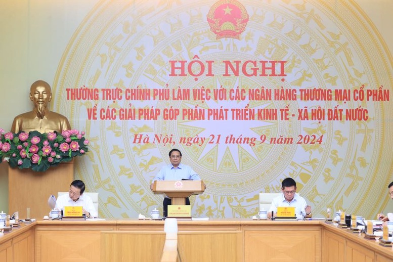 Thủ tướng bày tỏ sẵn sàng lắng nghe ý kiến đóng góp của các ngân hàng với tinh thần cầu thị để có giải pháp góp phần phát triển đất nước - Ảnh: VGP/Nhật Bắc