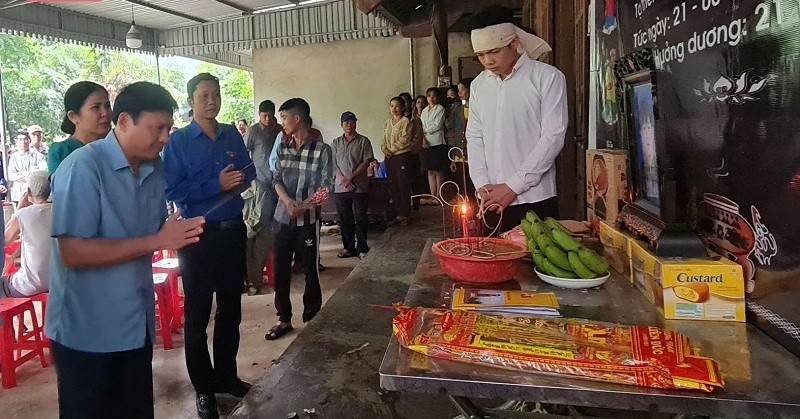 lãnh đạo Ban Dân vận Tỉnh ủy Thanh Hóa đã đến thăm hỏi, động viên, chia buồn với gia đình