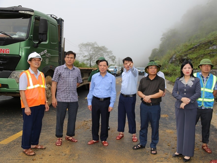 Kiểm tra tại các điểm sạt lở trên Quốc lộ 15C đoạn qua các huyện Mường Lát, Quan Hoá,