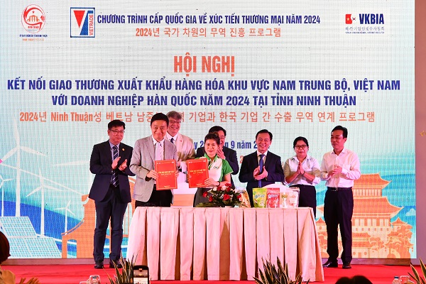 Ký kết giữa HTX Muối Phương Hải với Công tyH-Sulphur Hàn Quốc