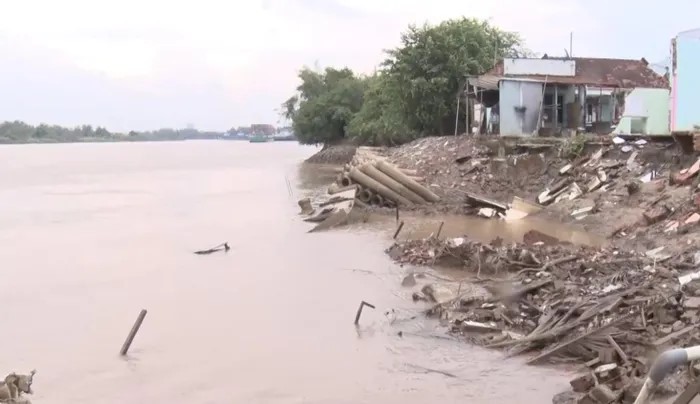 TP. Biên Hoà hỗ trợ 40 triệu đồng/hộ gia đình có nhà bị sạt lở xuống sông Đồng Nai