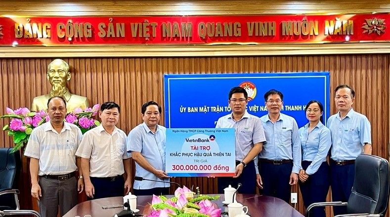 Ngân hàng TMCP Công thương Việt Nam gồm 3 chi nhánh: Chi nhánh Thanh Hóa, Chi nhánh Bắc Thanh Hóa, Chi nhánh Sầm Sơn, ủng hộ 300 triệu đồng.