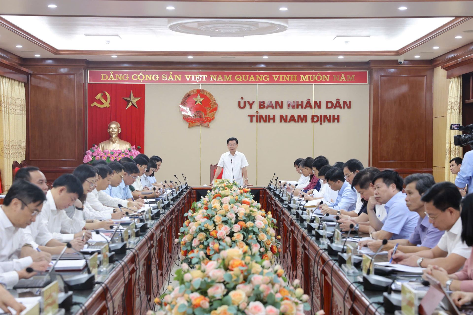 Quảng cảnh Hội nghi