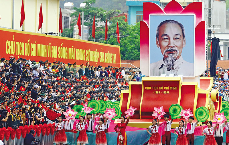 Năm mươi lăm năm thực hiện Di chúc của Bác, đất Việt đã vượt qua bao thử thách, chông gai để chiến thắng kẻ thù xâm lược và vươn mình trỗi dậy trong phát triển kinh tế - xã hội