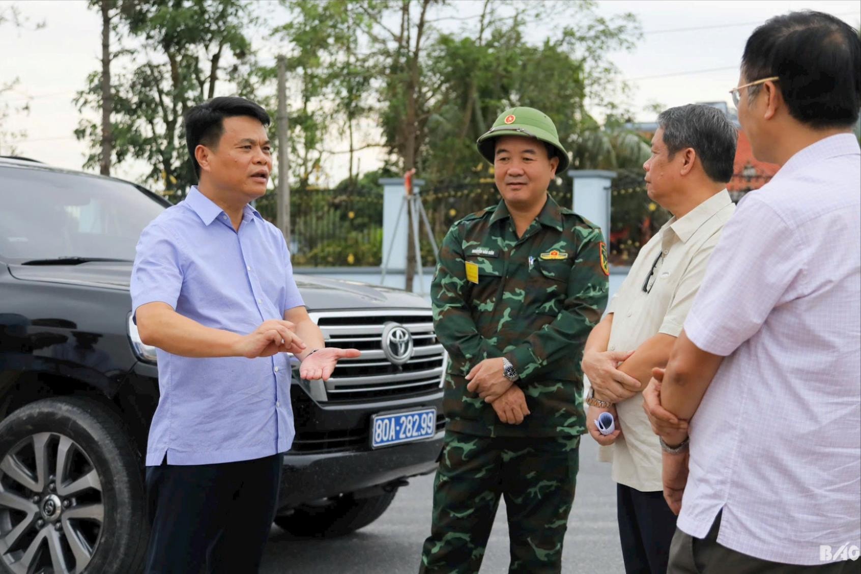 Ông Lê Ngọc Châu, Chủ tịch UBND tỉnh Hải Dương kiểm tra công tác giải phóng mặt bằng những dự án đầu tư công trên địa bàn TP Chí Linh