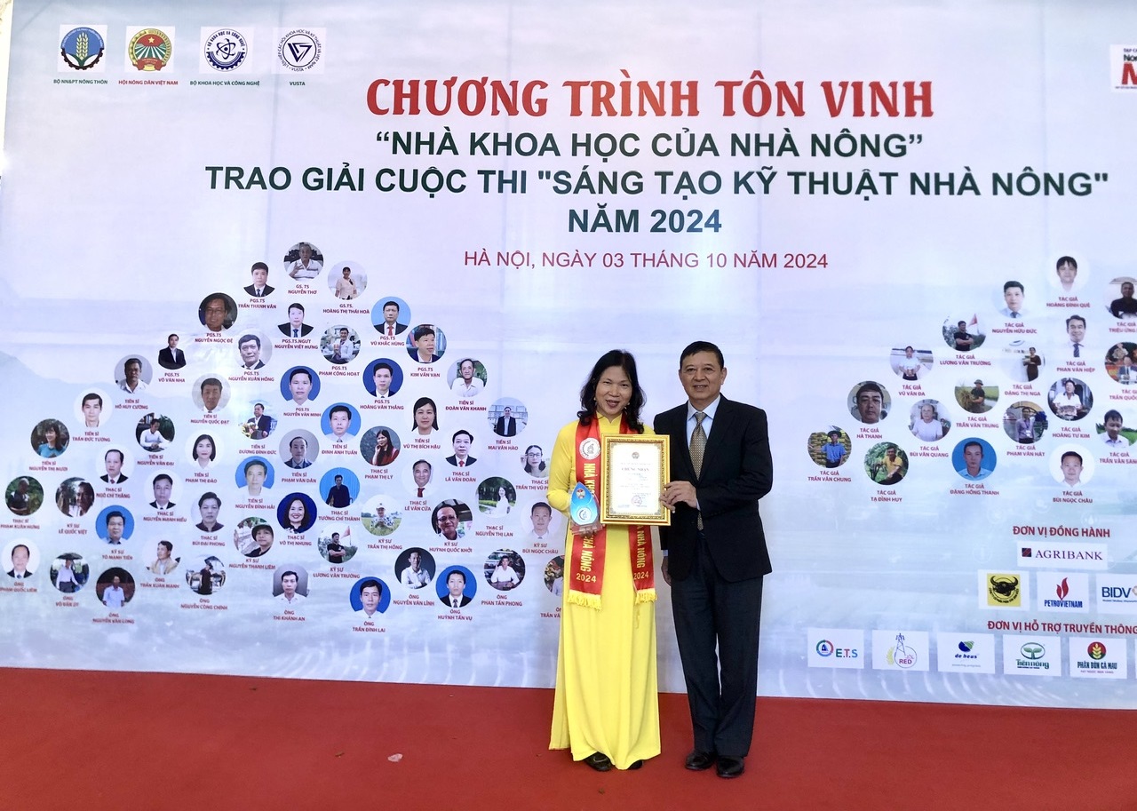 Chủ tịch Hiệp hội 789 game tài xỉu đổi tiền that
 Nguyễn Đăng Sinh chúc mừng nhà khoa học Phạm Thị Lý