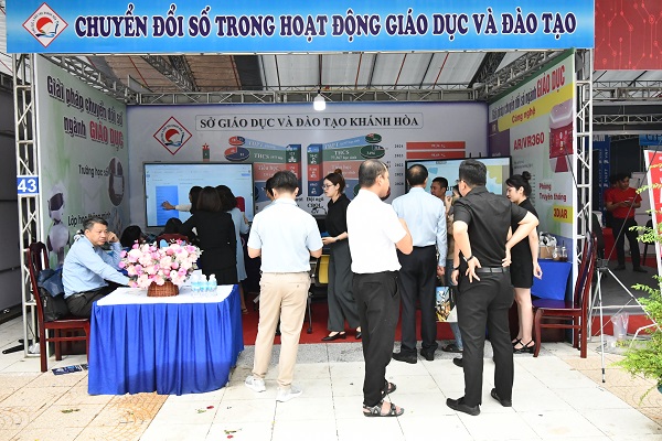 Gian trưng bày