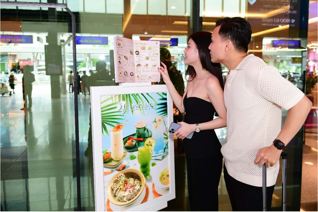 Phở Sen hiện diện trong menu các nhà hàng The Phoenix, Cuisine de Sài gòn, mang đến khách hàng những trải nghiệm ẩm thực độc đáo tại cửa ngõ sân bay