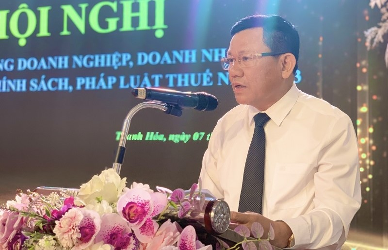 Phó Chủ tịch Thường trực UBND tỉnh Nguyễn Văn Thi, Trưởng Ban Chỉ đạo thu ngân sách tỉnh phát biểu tại hội nghị.