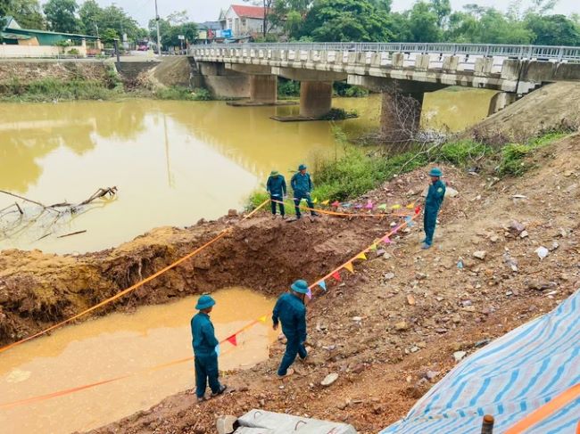 Khu vực hiện trường phát hiện quả bom.