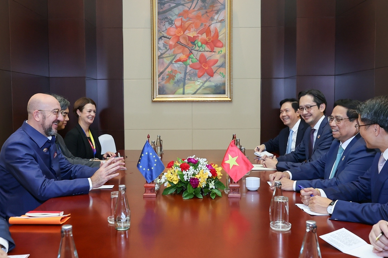 Chủ tịch Hội đồng châu Âu Charles Michel khẳng định, EU sẽ thúc đẩy sớm phê chuẩn Hiệp định EVIPA, xem xét tích cực việc tháo gỡ thẻ vàng IUU cho Việt Nam và tiếp tục hỗ trợ Việt Nam triển khai hiệu quả khuôn khổ Đối tác chuyển đổi năng lượng công bằng (JETP) - Ảnh: VGP/Nhật Bắc