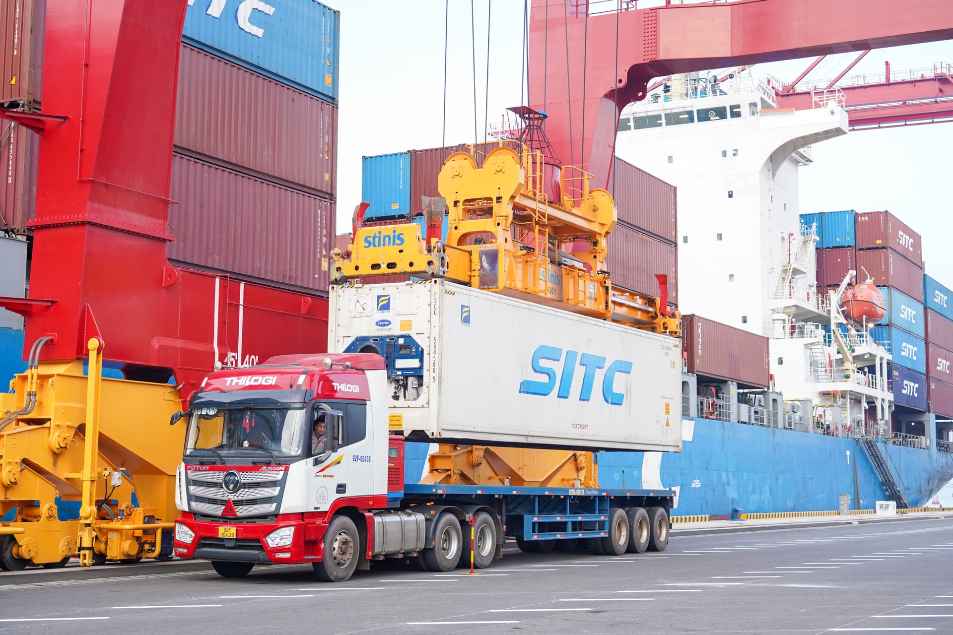 Lô sầu riêng này được THILOGI cung ứng dịch vụ logistics trọn gói từ vận tải đường bộ, cảng biển đến vận tải biển