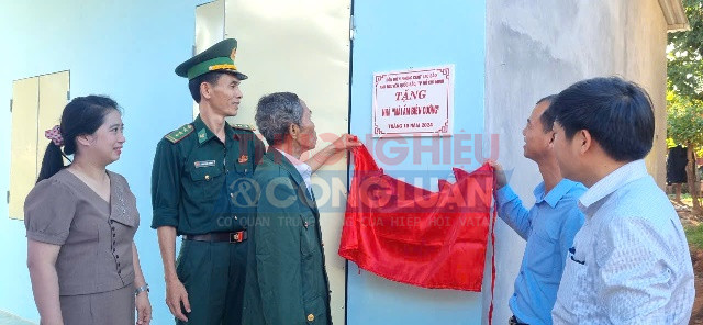 Đồn Biên phòng Cửa khẩu quốc tế Lao Bảo khánh thành và bàn giao Nhà “Mái ấm Biên cương”