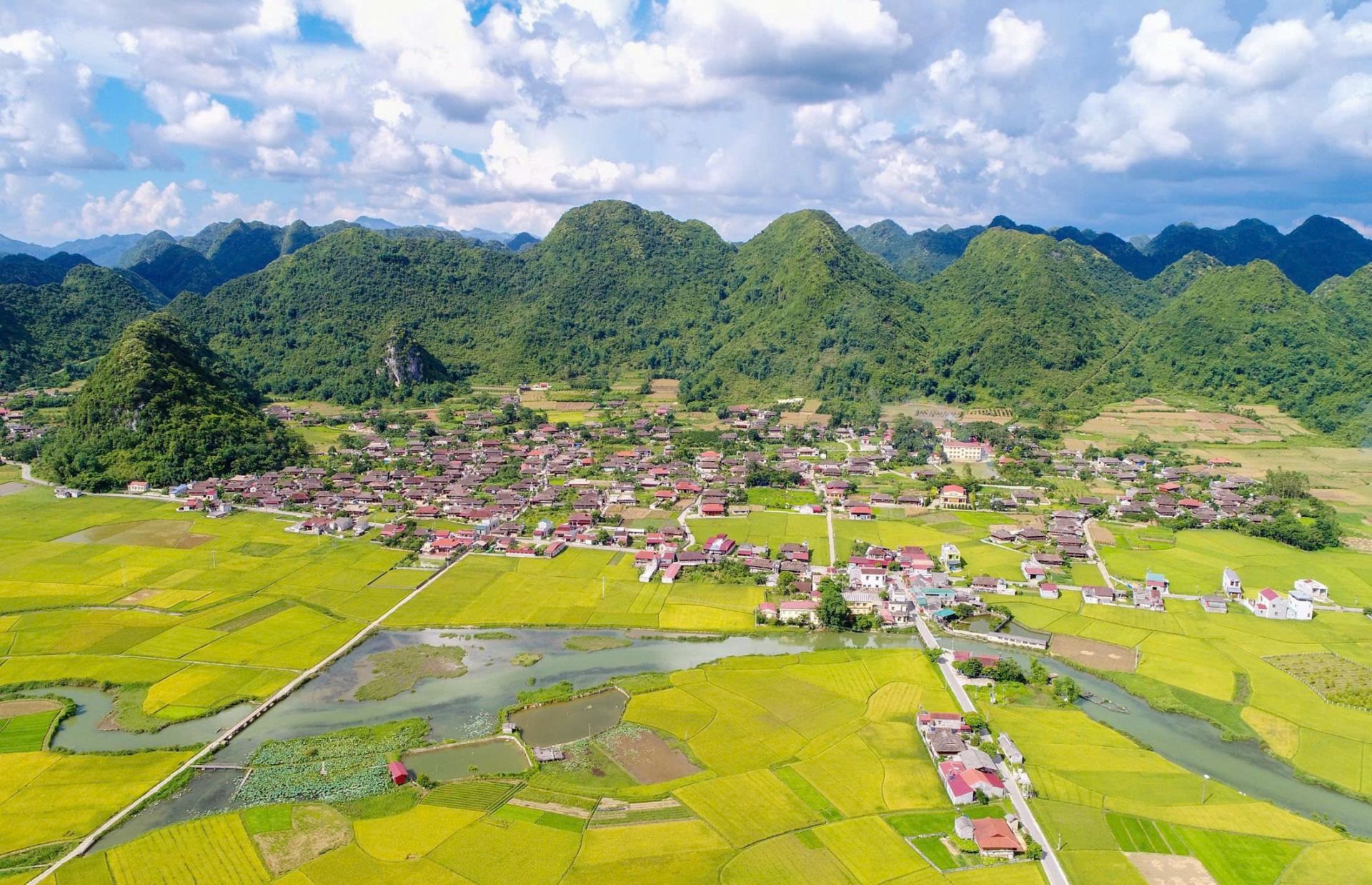 Quang cảnh Thung lũng Bắc Sơn, huyện Bắc Sơn, tỉnh Lạng Sơn nhìn từ trên cao