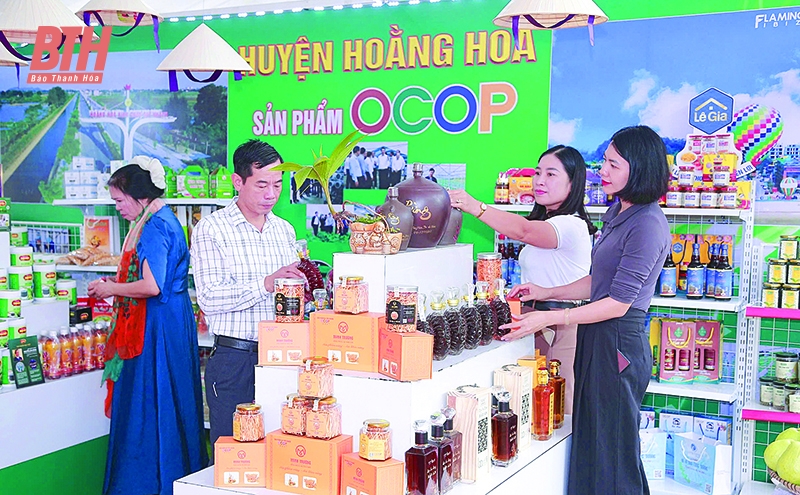 Sản phẩm OCOP của huyện Hoằng Hóa được giới thiệu tại Khu trưng bày và giới thiệu sản phẩm nông sản, thực phẩm tỉnh Thanh Hóa năm 2024.