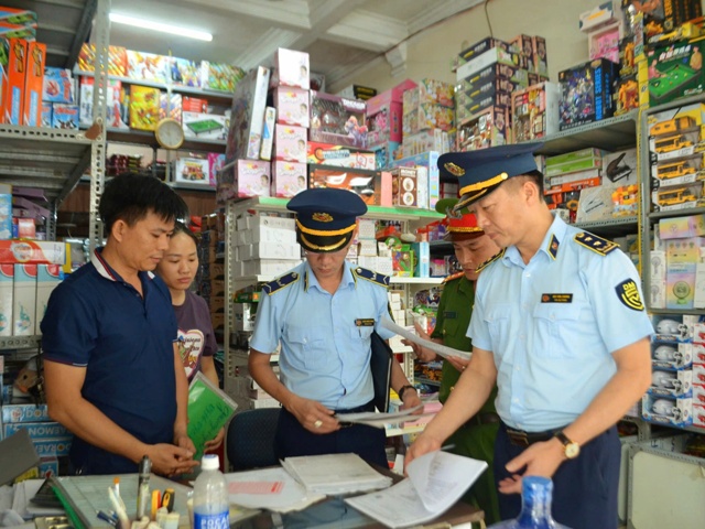 Nghệ An triển khai kế hoạch cao điểm chống buôn lậu, gian lận thương mại dịp trước, trong và sau Tết Nguyên đán 2025.