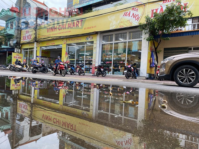 Vinh Chi Mart nằm ở vị trí đắc địa, ngay chân cầu Đò Quan (TP Nam Định)