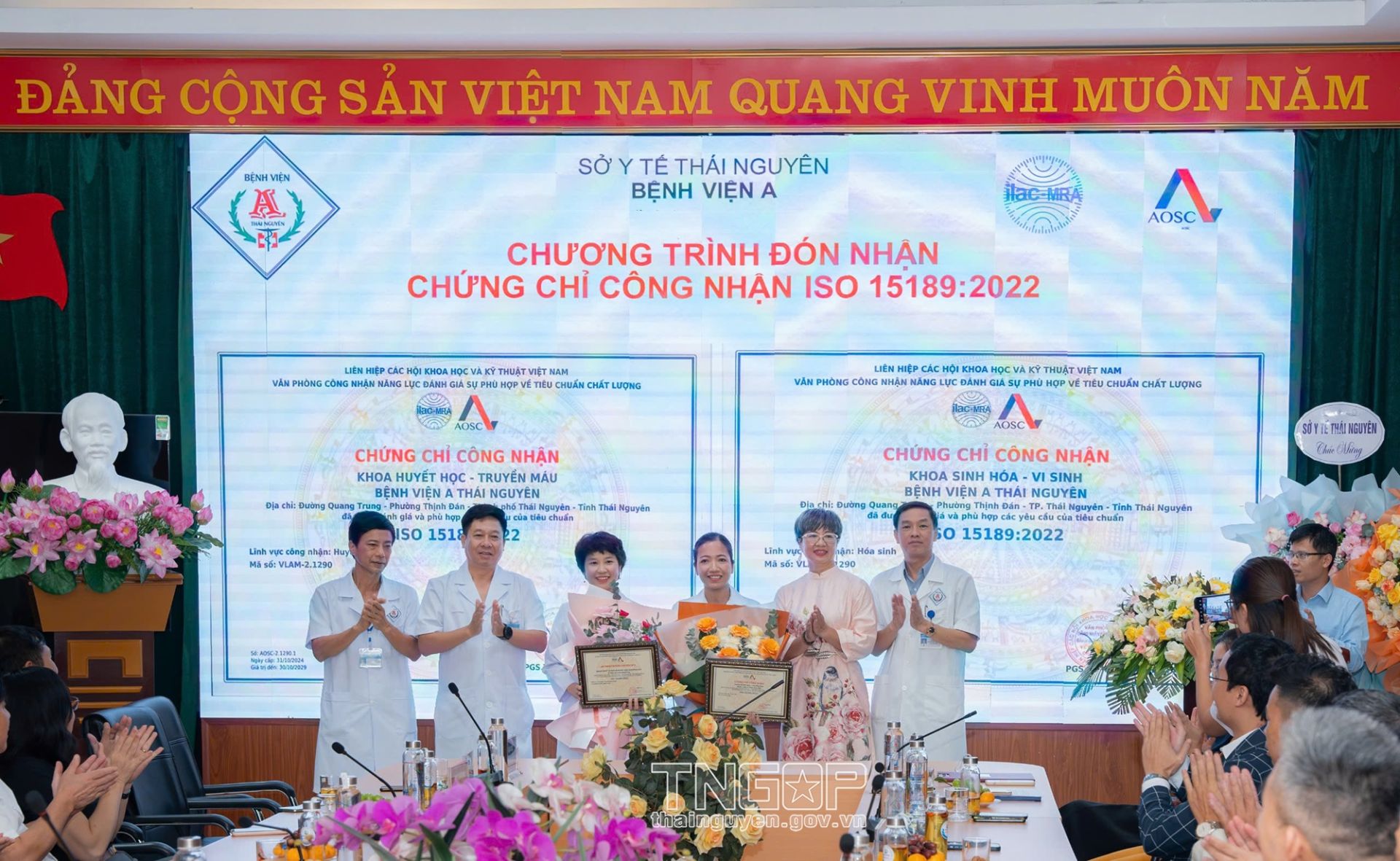 Khoa huyết học - Truyền máu và Khoa Sinh hóa - Vi sinh, Bệnh viện A Thái Nguyên được nhận Chứng chỉ ISO 15189:2022 (Ảnh: thainguyen.gov.vn)