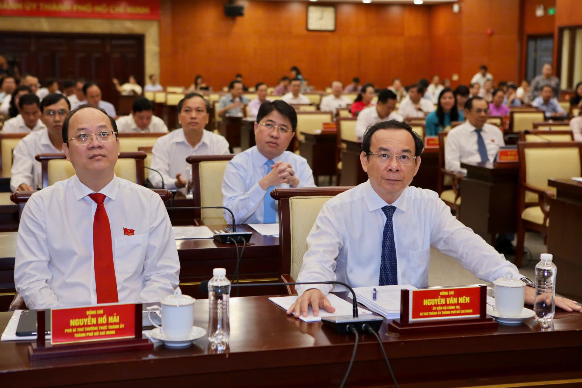 Bí thư Thành ủy TP. Hồ Chí Minh Nguyễn Văn Nên, Phó Bí thư Thường trực Thành ủy TP. Hồ Chí Minh Nguyễn Hồ Hải, tham dự kỳ họp