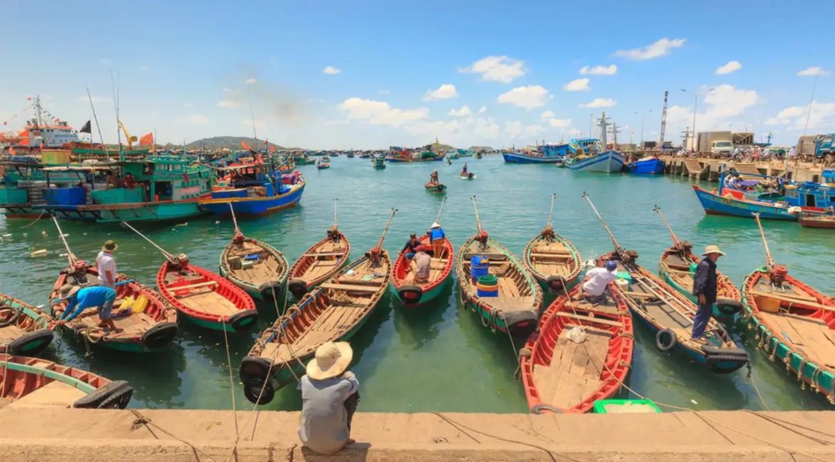 Du khách Khám phá nét đẹp bình dị của làng chài Hàm Ninh – nơi lưu giữ giá trị văn hóa truyền thống của Phú Quốc.