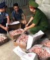 Huế: Tiêu huỷ 1 tấn chân gà đông lạnh mua trôi nổi trên mạng xã hội