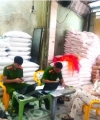 Cà Mau: Bắt quả tang cơ sở M888com link hiện đang mở hàng chục tấn đường cát giả