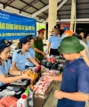 Lào Cai: Tuyên truyền phân biệt hàng thật, hàng giả tại chợ phiên vùng cao Hợp Thành