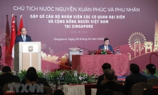 Chủ tịch nước Nguyễn Xuân Phúc gặp mặt cán bộ Đại sứ quán và cộng đồng người Việt tại Singapore