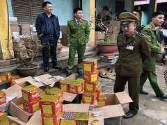 Lạng Sơn: Thu giữ 200 kg pháo nổ loại 36 quả/dàn Lạng Sơn: Thu giữ 200 kg pháo nổ loại 36 quả/dàn