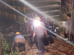 Tàu hàng trật bánh, đường sắt Bắc - Nam bị gián đoạn Tàu hàng trật bánh, đường sắt Bắc - Nam bị gián đoạn
