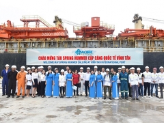 Chuyến tàu quốc tế đầu tiên cập cảng quốc tế Vĩnh Tân Chuyến tàu quốc tế đầu tiên cập cảng quốc tế Vĩnh Tân