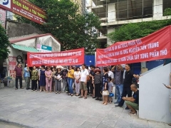 Hàng trăm khách hàng phản đối chủ đầu tư Công ty Cp tư vấn đầu tư xây dựng Ba Đình chậm bàn giao nhà Hàng trăm khách hàng phản đối chủ đầu tư Công ty Cp tư vấn đầu tư xây dựng Ba Đình chậm bàn giao nhà