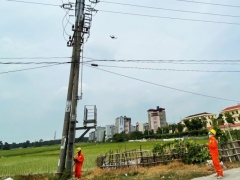 Điện lực Yên Phong ứng dụng công nghệ Flycam trong quản lý, vận hành lưới điện