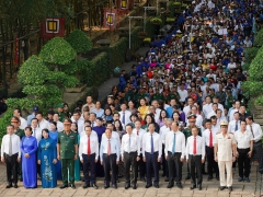 Lãnh đạo TP. Hồ Chí Minh cùng hàng ngàn người dân dâng hương tưởng nhớ Vua Hùng