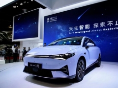 Xe điện lên ngôi, đạt doanh số kỷ lục tại thị trường Trung Quốc