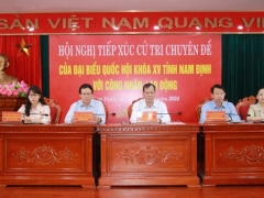 Đoàn đại biểu Quốc hội tỉnh Nam Định tiếp xúc cử tri là công nhân lao động