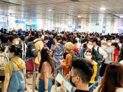 Sân bay Nội Bài và Tân Sơn Nhất đón hơn 200.000 khách ngày đầu nghỉ lễ