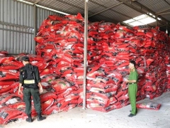 Bình Thuận: Tạm giữ 100 tấn phân hữu cơ không rõ nguồn gốc