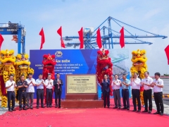 Gắn biển hoàn thành xây dựng Cầu cảng số 3, 4 tại Cảng cửa ngõ quốc tế Hải Phòng
