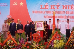 Trường Cao đẳng Điện tử - Điện lạnh Hà Nội đón nhận Huân chương Độc lập hạng Ba
