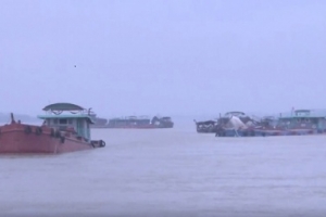 Hà Nội phối hợp cùng 8 tỉnh ngăn chặn nạn "cát tặc"