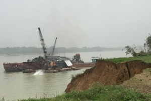 Phú Thọ: “Núp bóng” dự án khai thác cát trái phép?