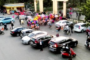 Vụ thu tiền giữ xe trái phép tại cửa CV Nghĩa Đô: “Sẽ kiên quyết xóa bỏ”!