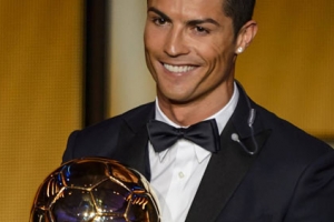Ronaldo lần thứ tư giành "Quả bóng Vàng"