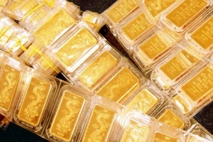 Vàng SJC tiếp đà rớt giá